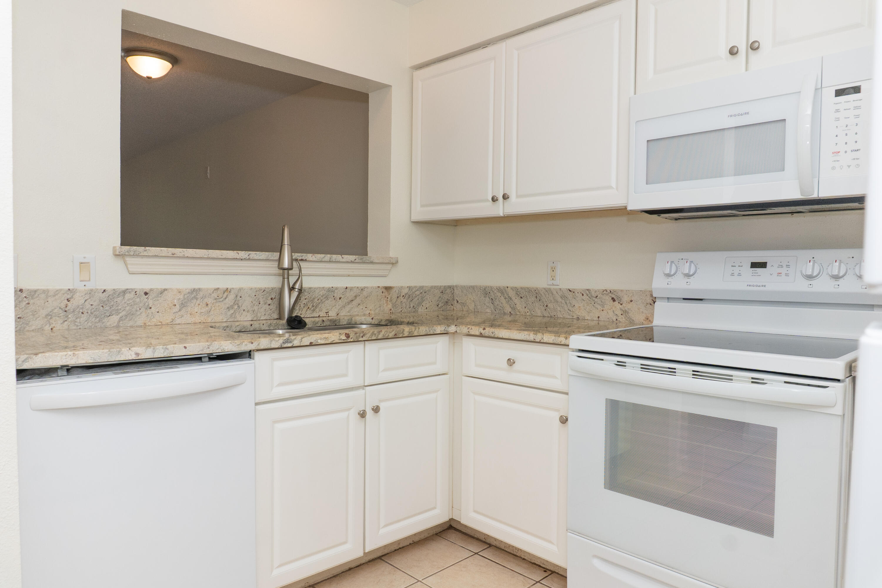 FLORIDA CLUB - Residential Lease