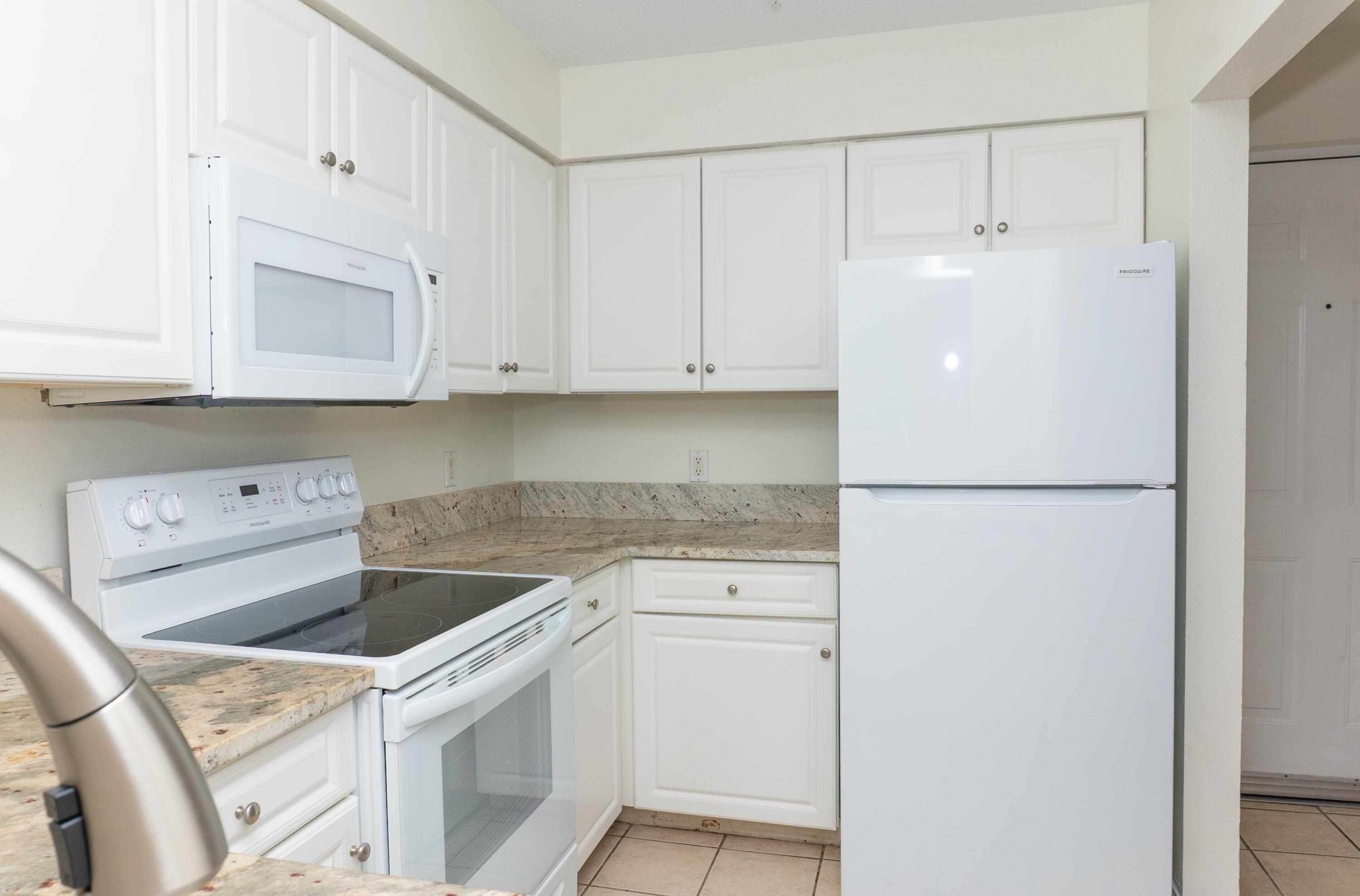 FLORIDA CLUB - Residential Lease