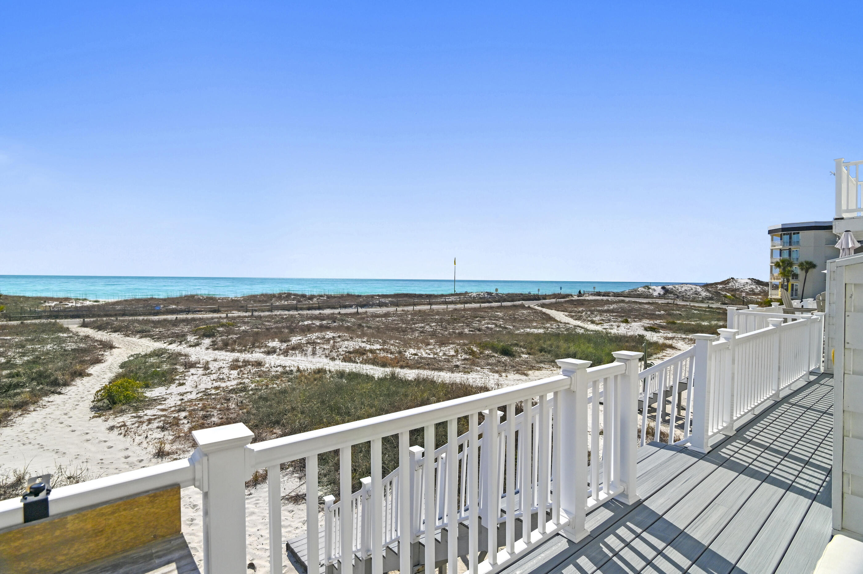 BEACHFRONT T/H - Residential