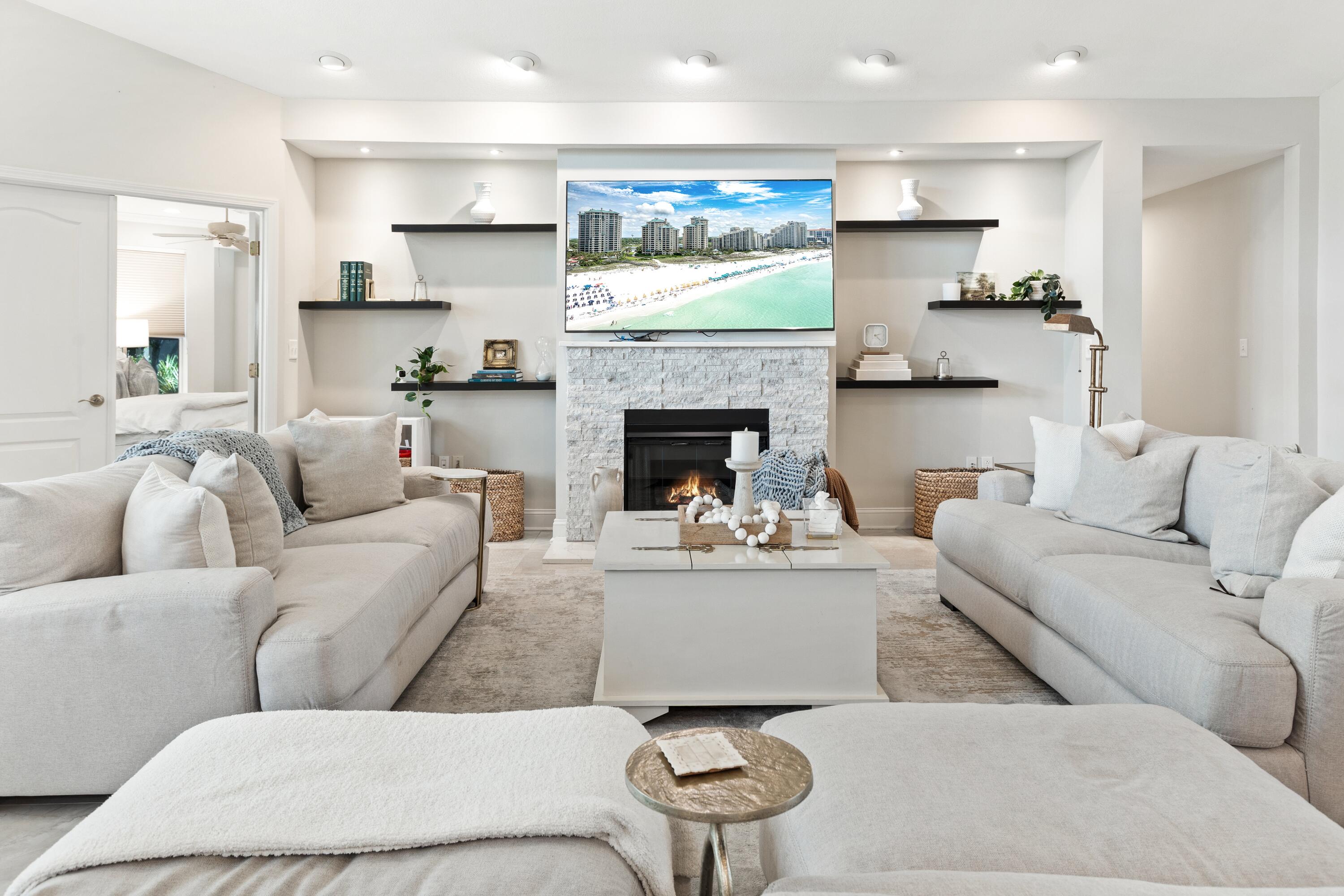 BAYTOWNE AVE EAST - Residential