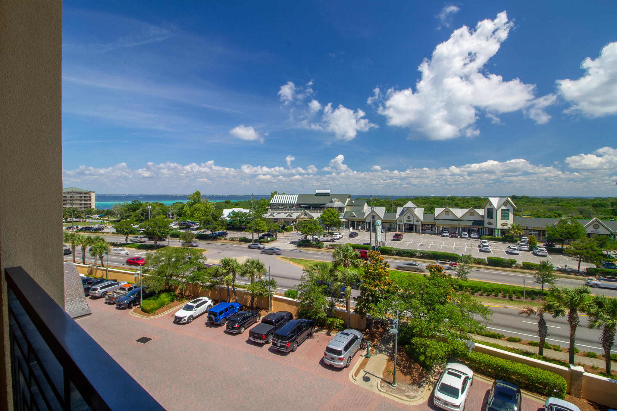 EMERALD GRANDE - Residential