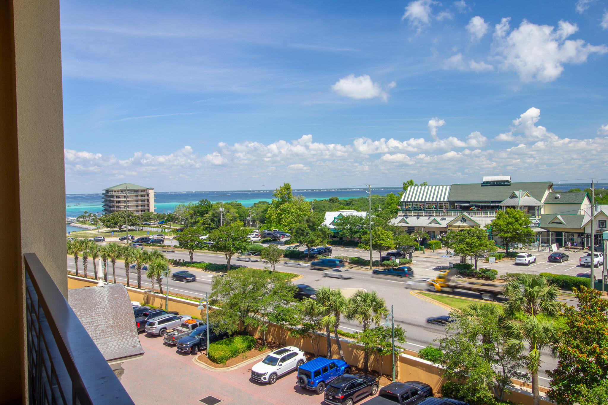 EMERALD GRANDE - Residential