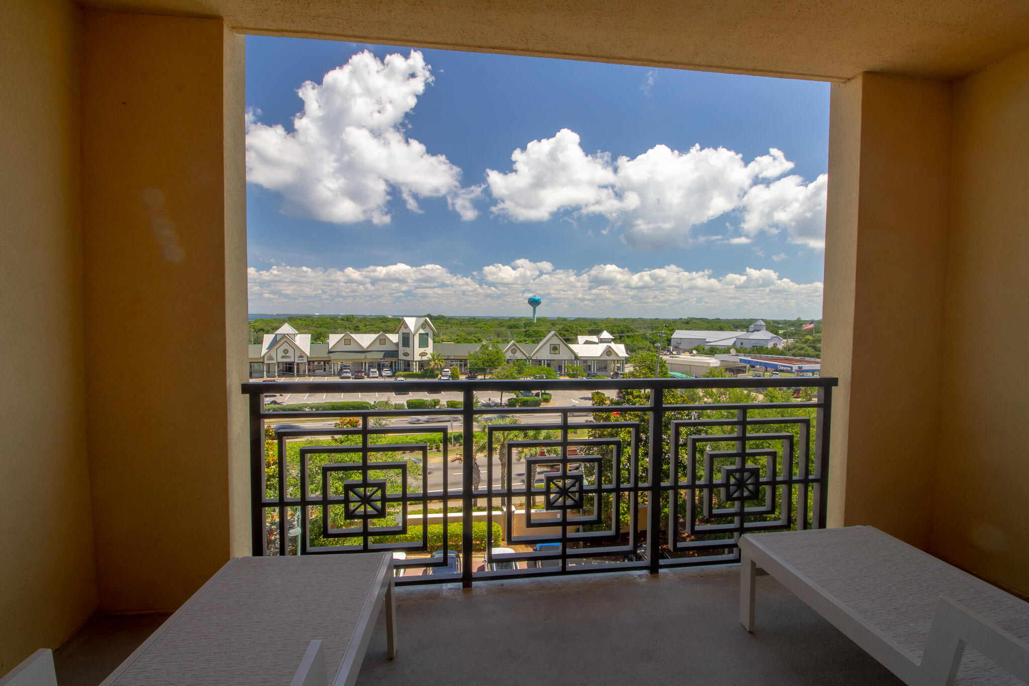 EMERALD GRANDE - Residential