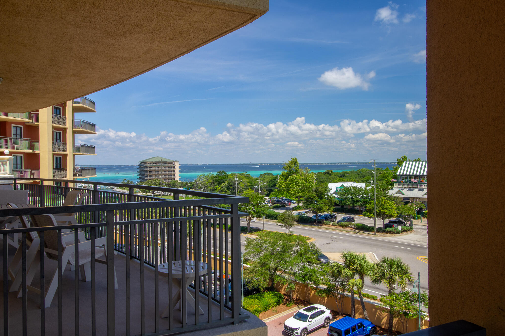 EMERALD GRANDE - Residential