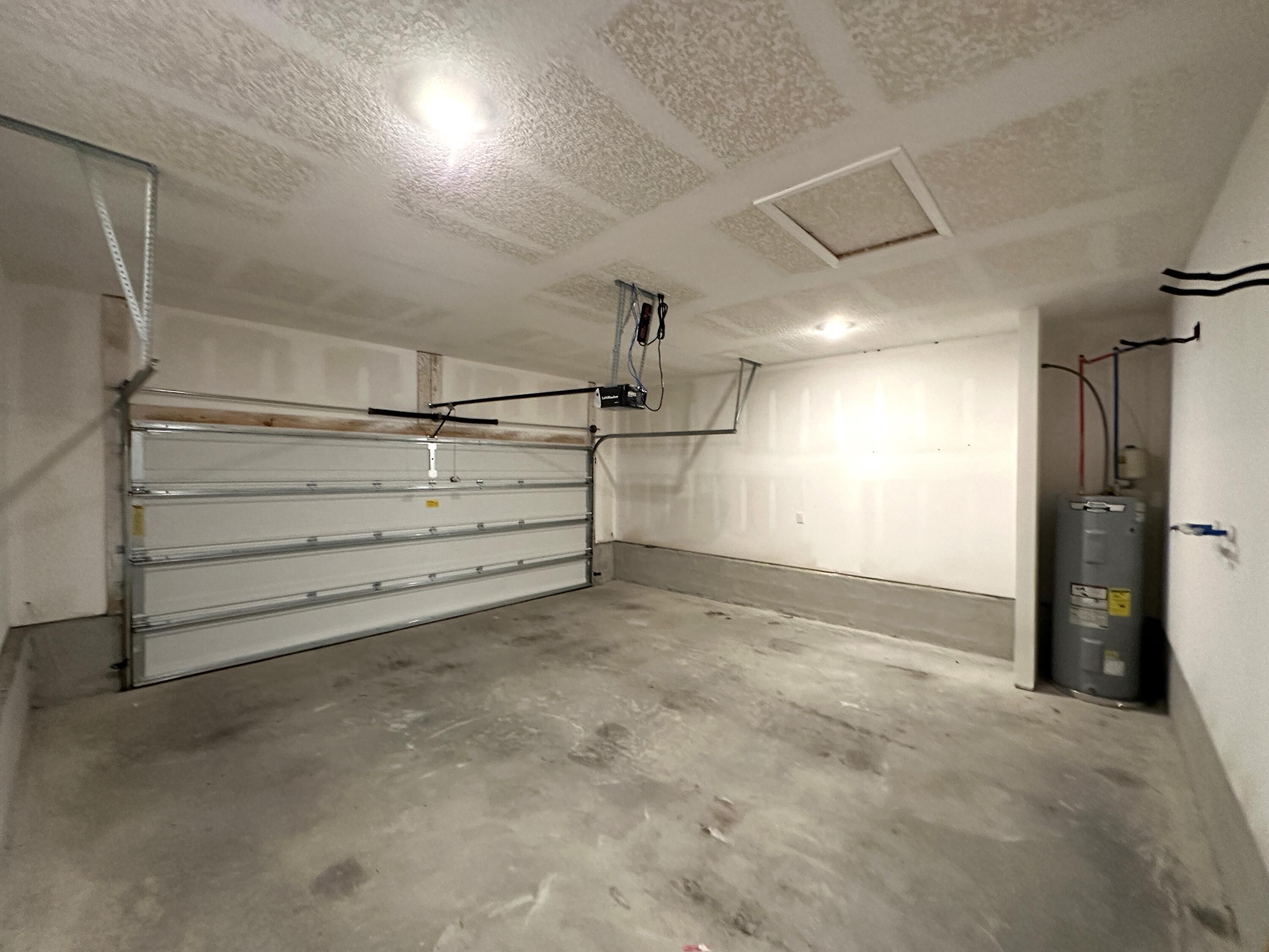 ASHTIN ESTATES - Residential Lease