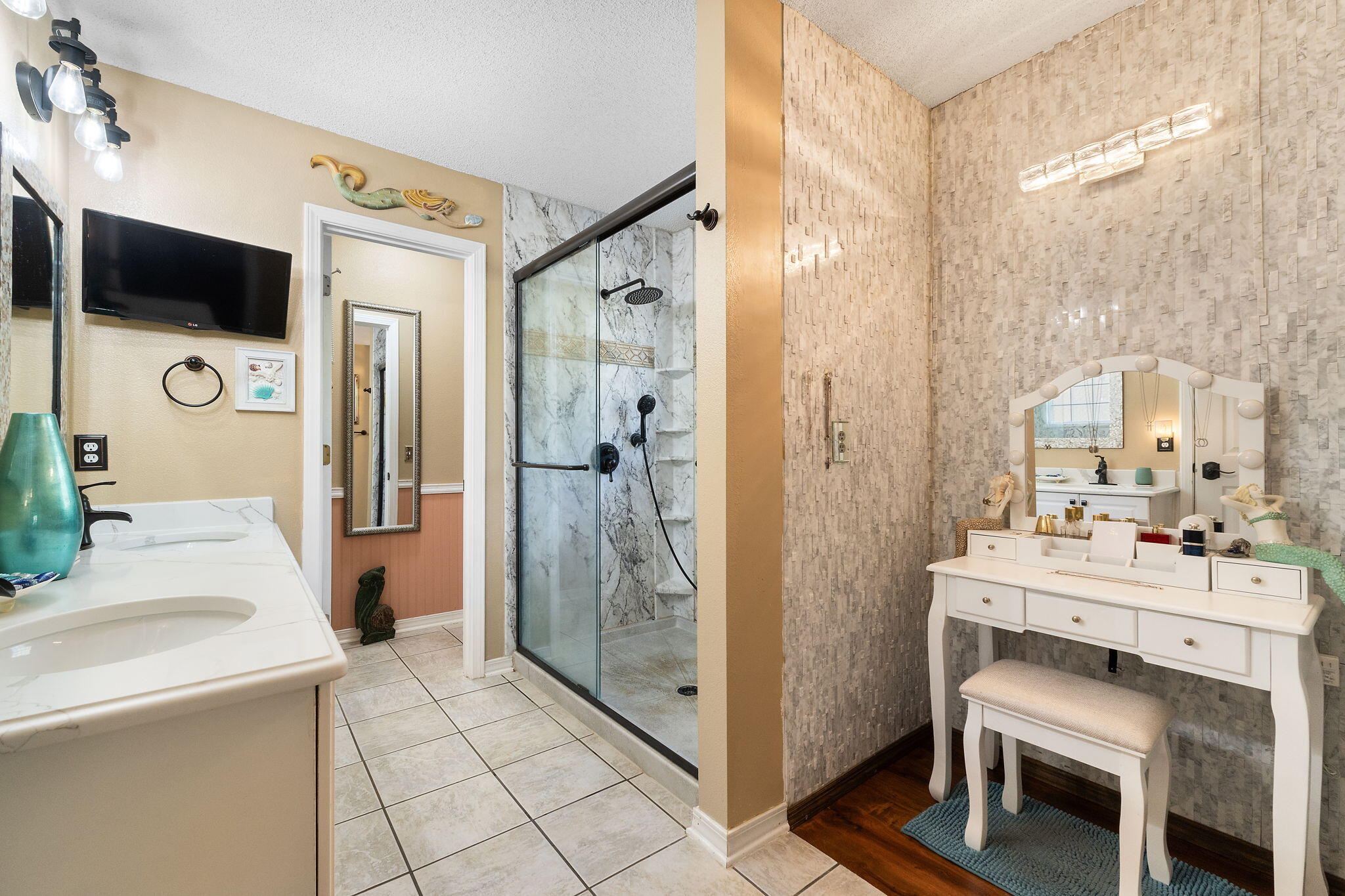 HIDDEN SHORES - Residential