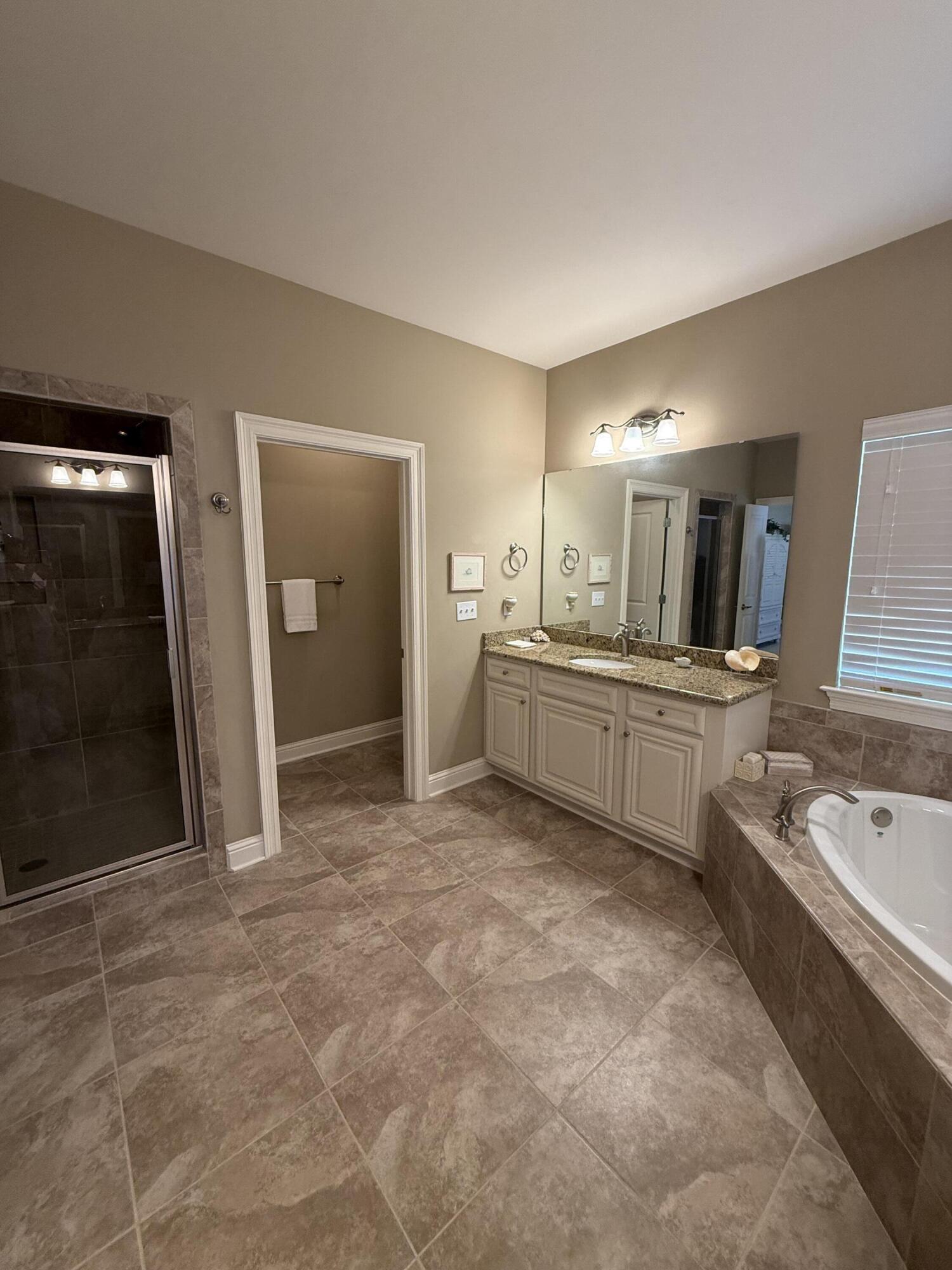 HAWK'S LANDING - Residential