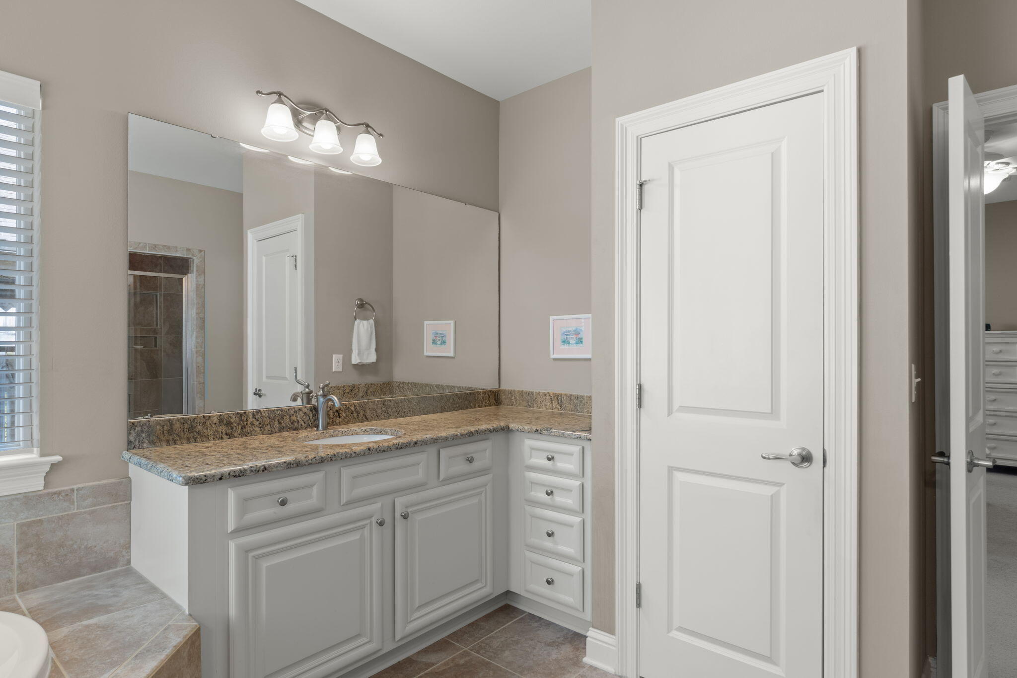 HAWK'S LANDING - Residential