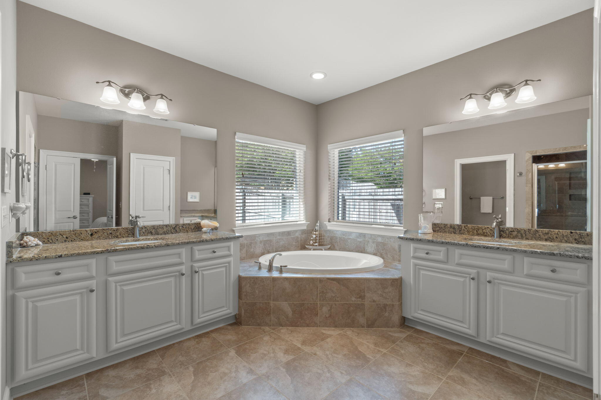 HAWK'S LANDING - Residential