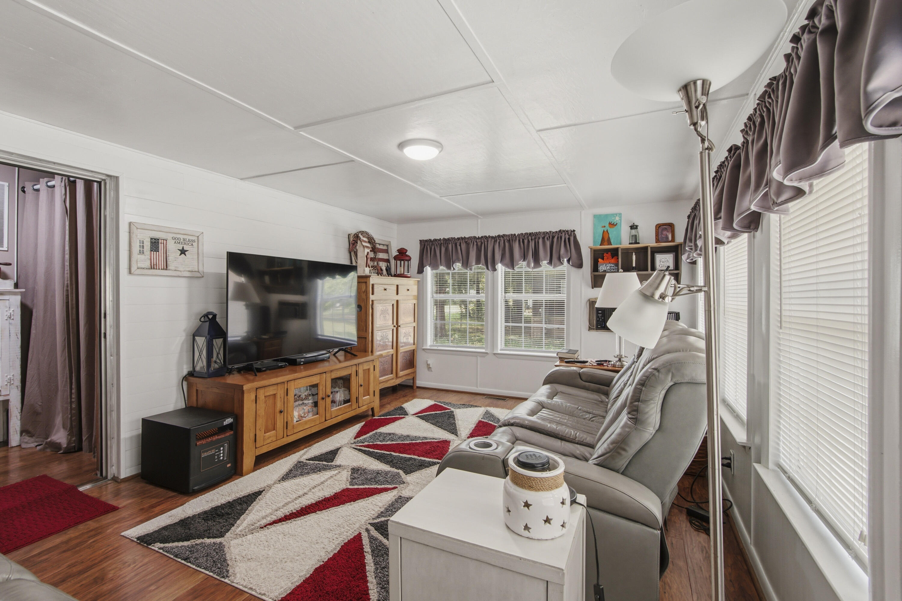 MAGNOLIA BAY - Residential