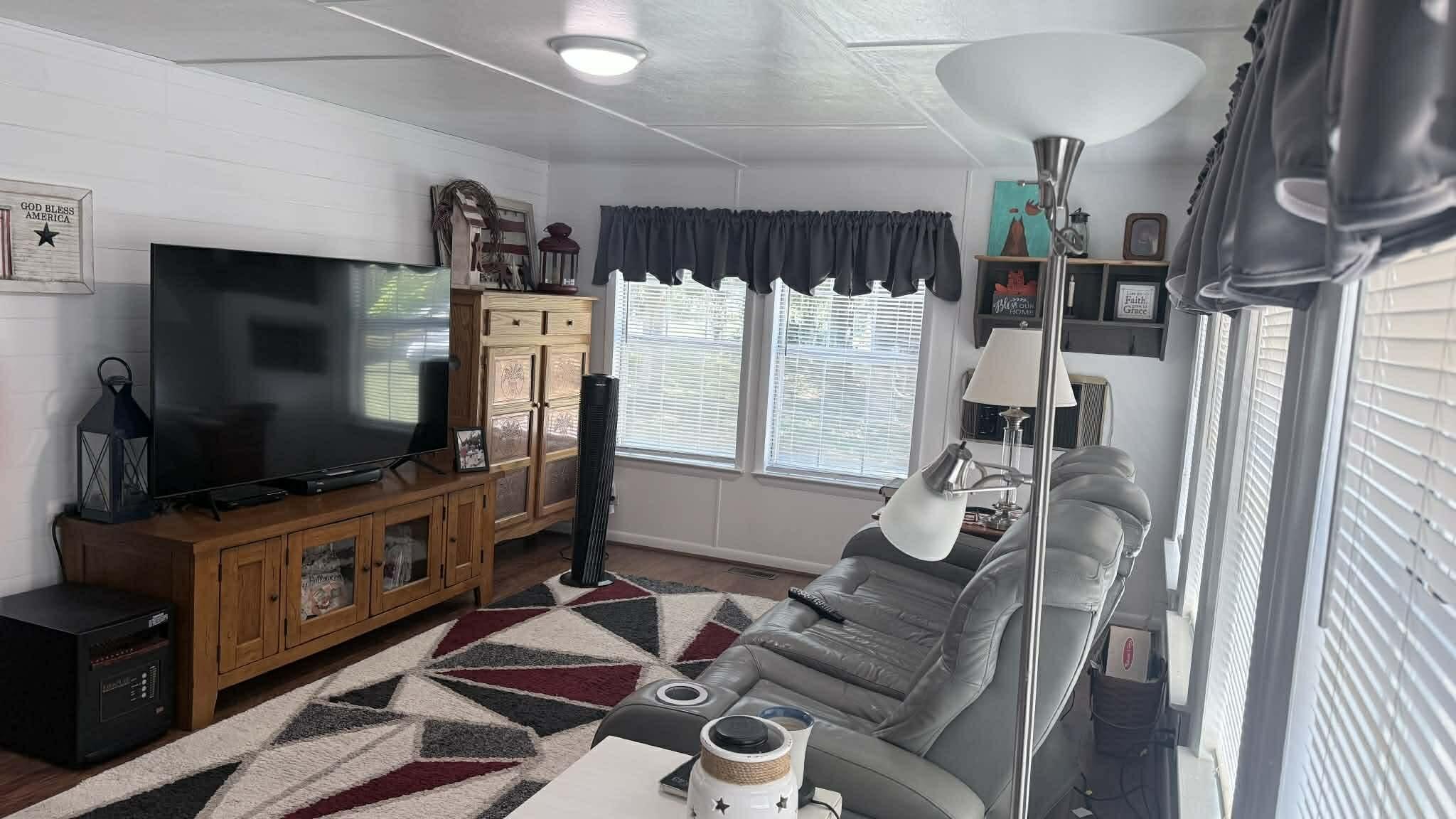 MAGNOLIA BAY - Residential