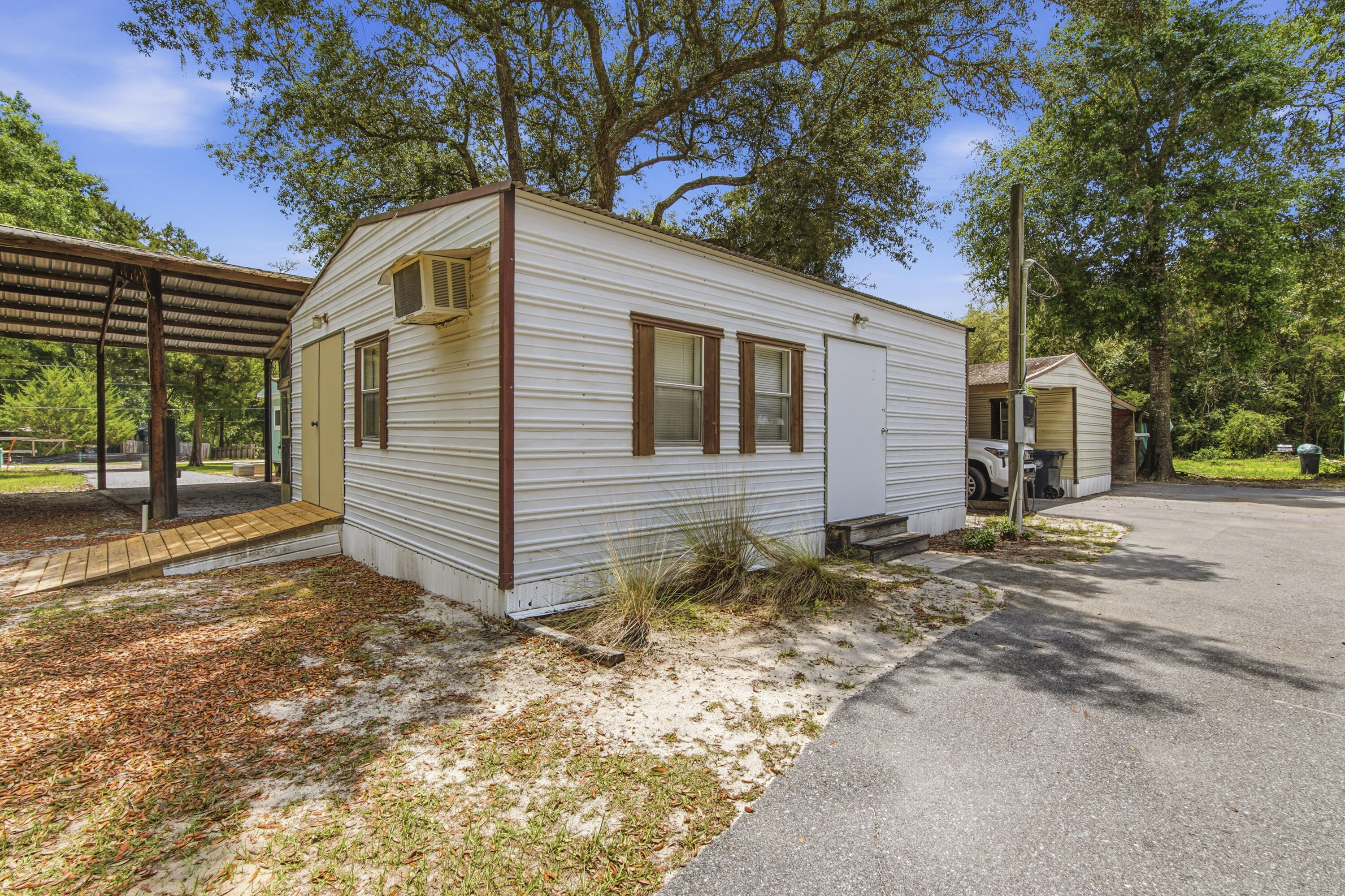 MAGNOLIA BAY - Residential