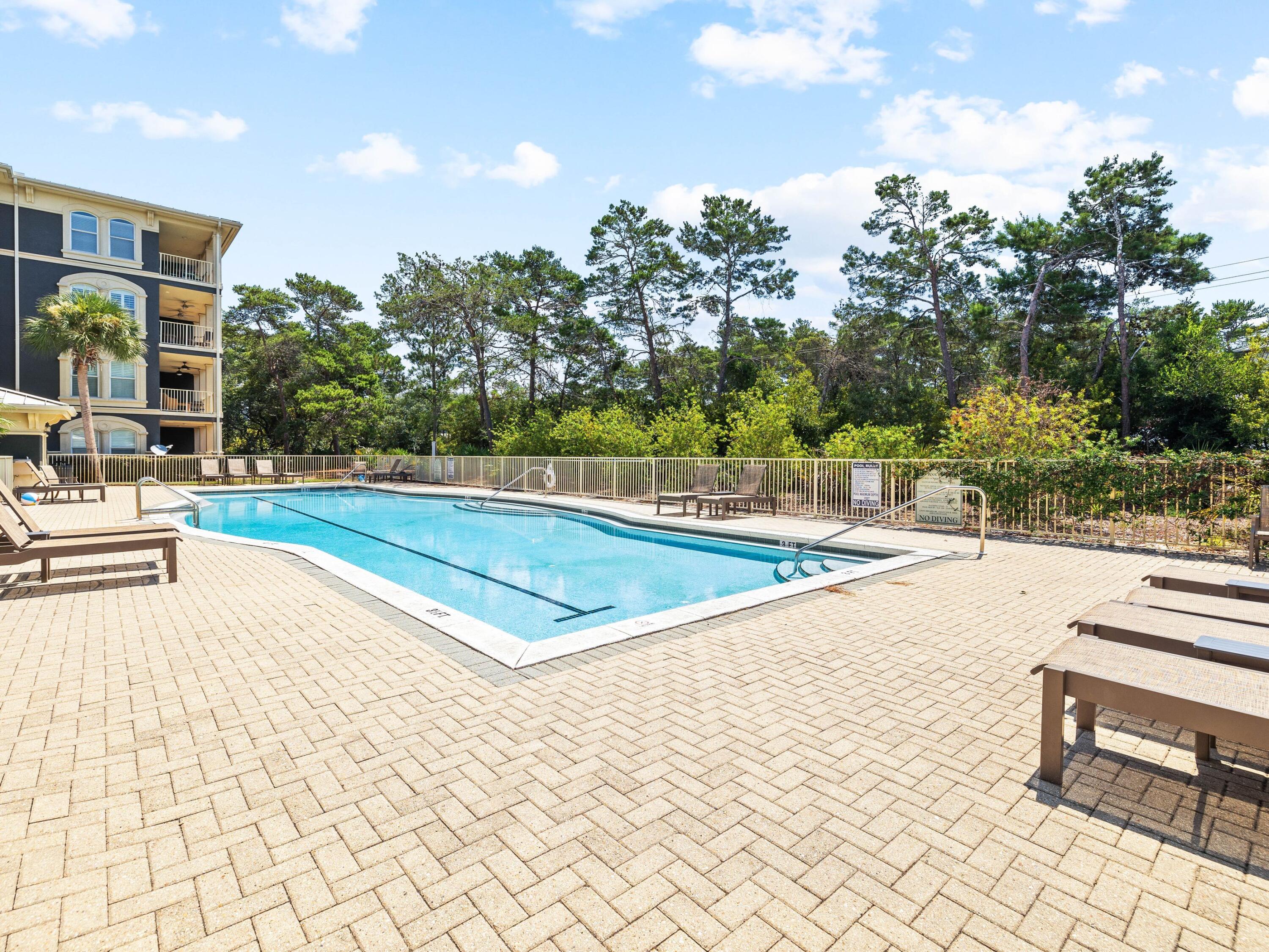 SEAVIEW VILLAS - Residential