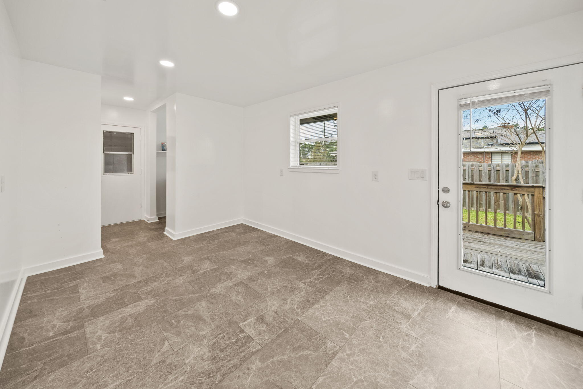 BAYWOOD SHORE ESTATES - Residential