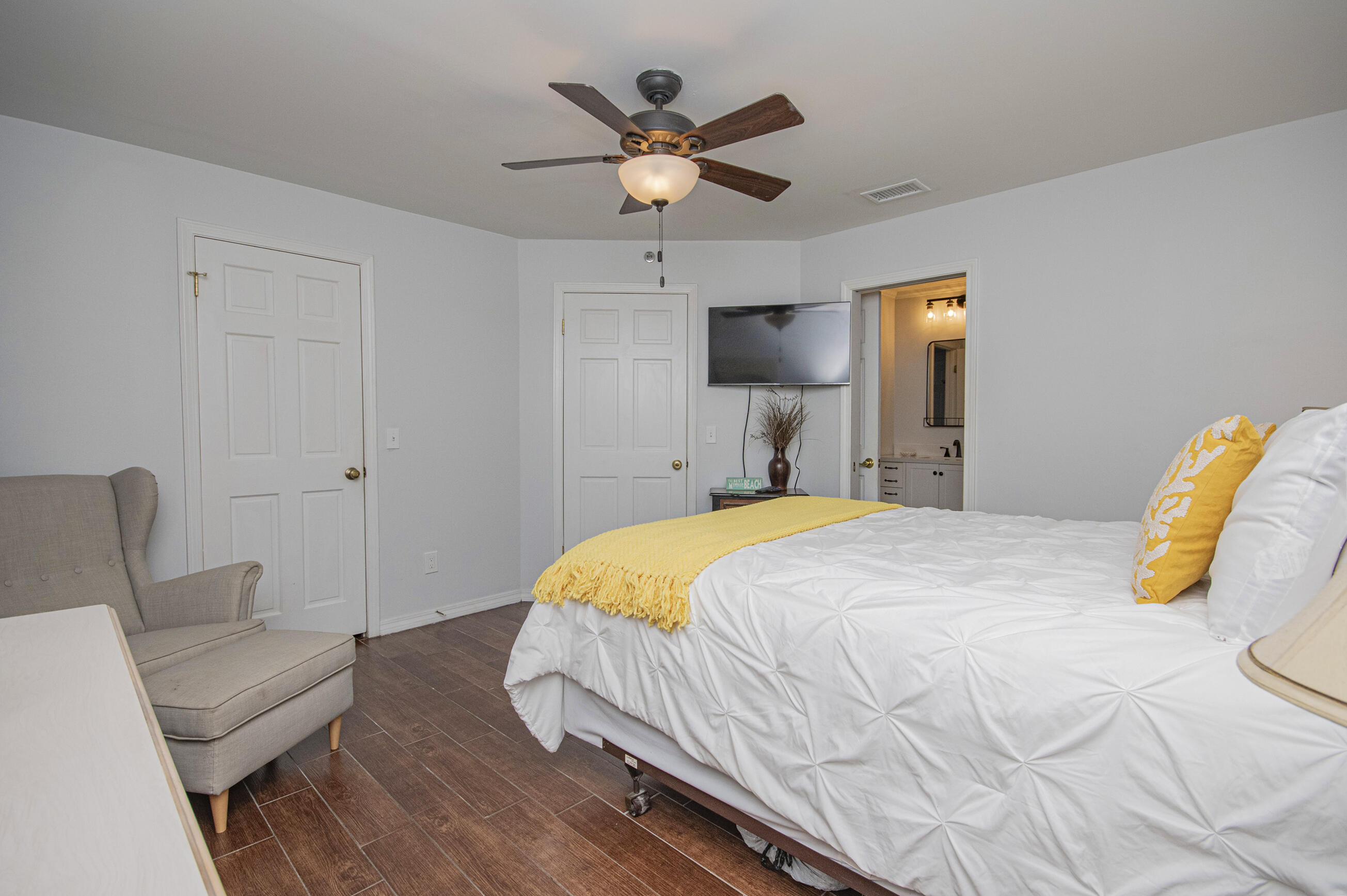 EMERALD ISLE - Residential