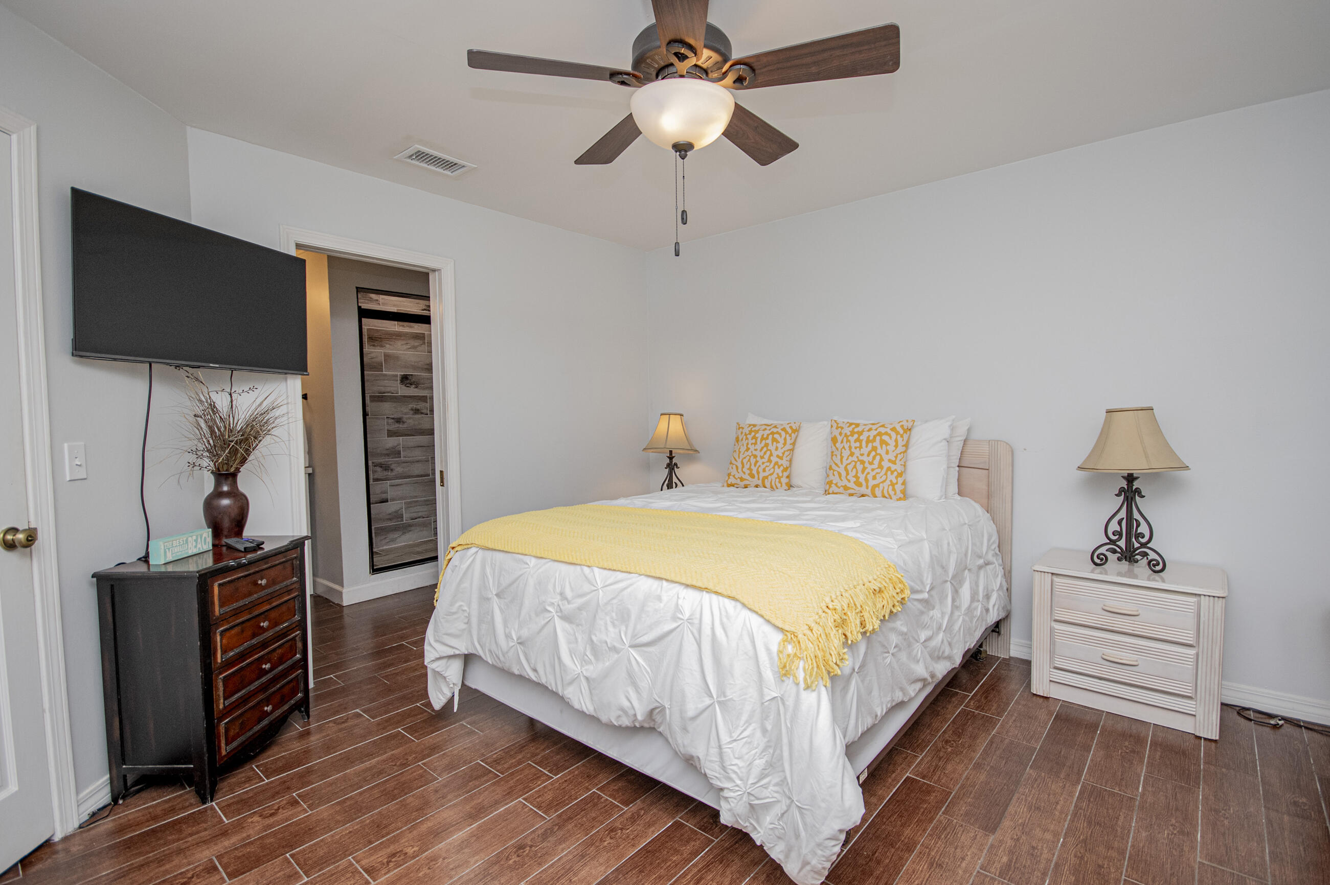 EMERALD ISLE - Residential