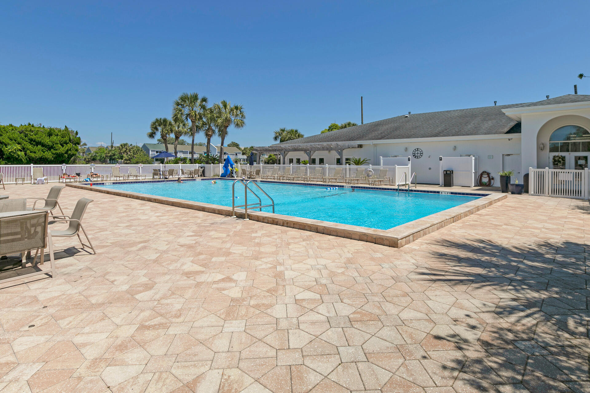 SHORELINE TOWERS 3 - Residential