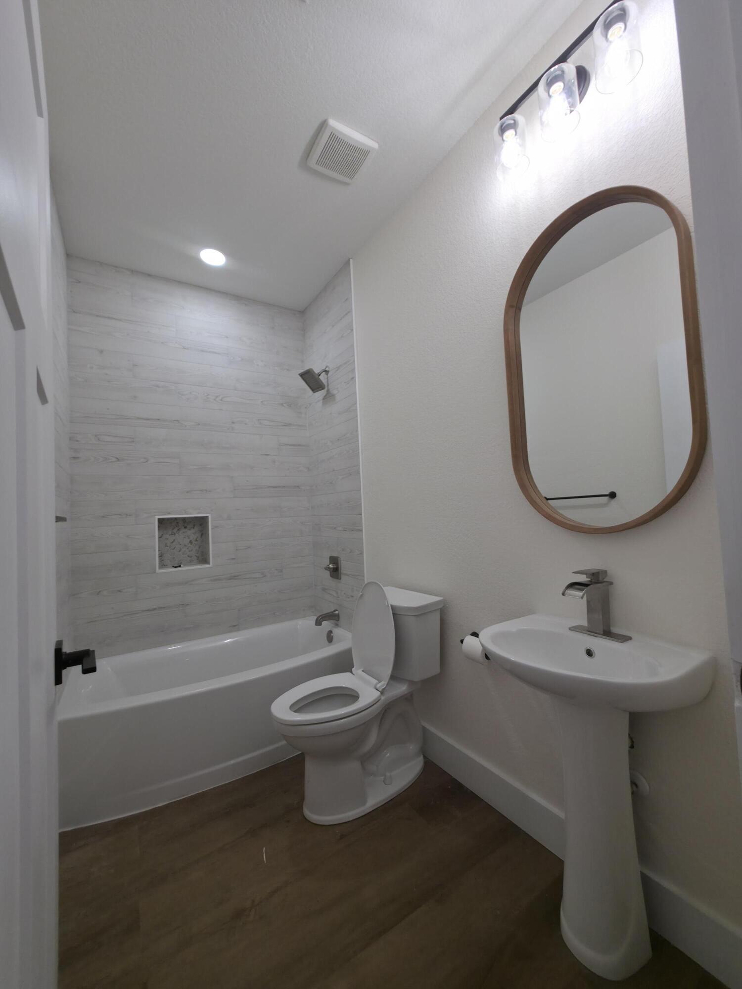 MEADOW LAKE ESTATES - Residential Lease