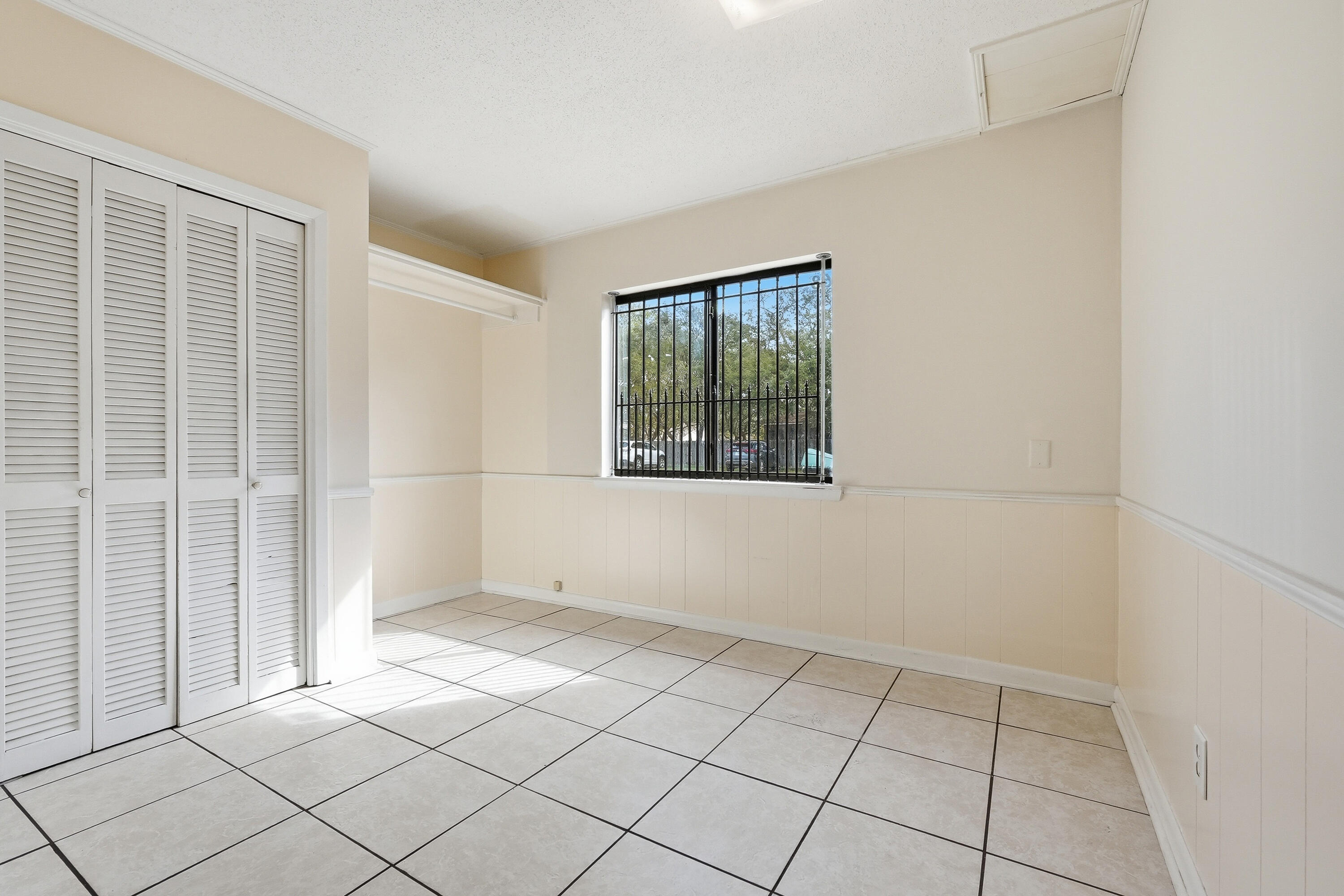 PORT DIXIE BEG NE COR BLK 56 S 164.67 FT - Residential