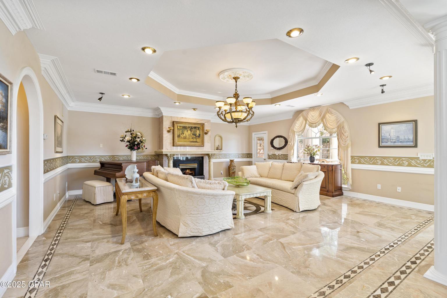 WHISPERING OAKS - Residential