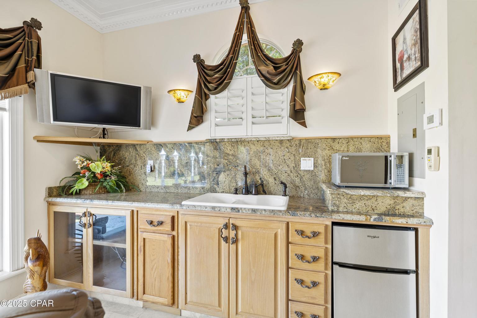 WHISPERING OAKS - Residential