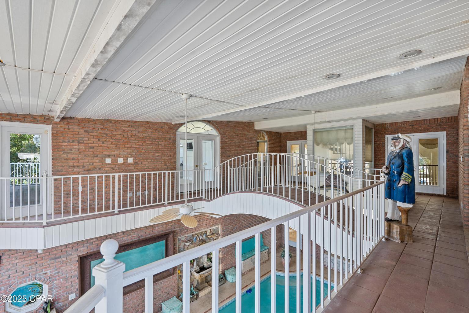 WHISPERING OAKS - Residential