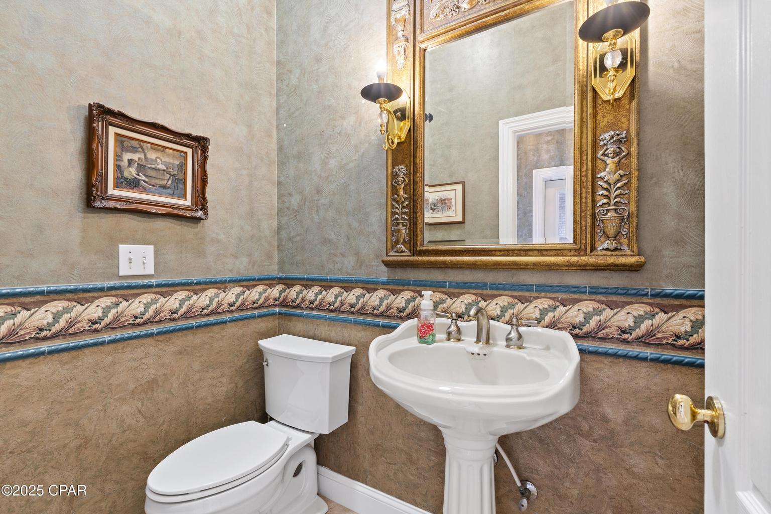 WHISPERING OAKS - Residential