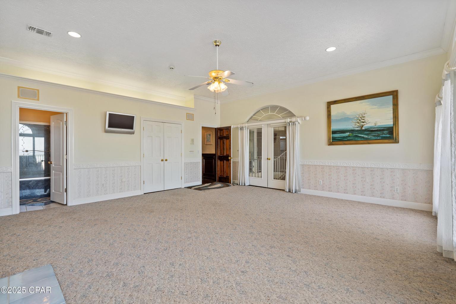 WHISPERING OAKS - Residential