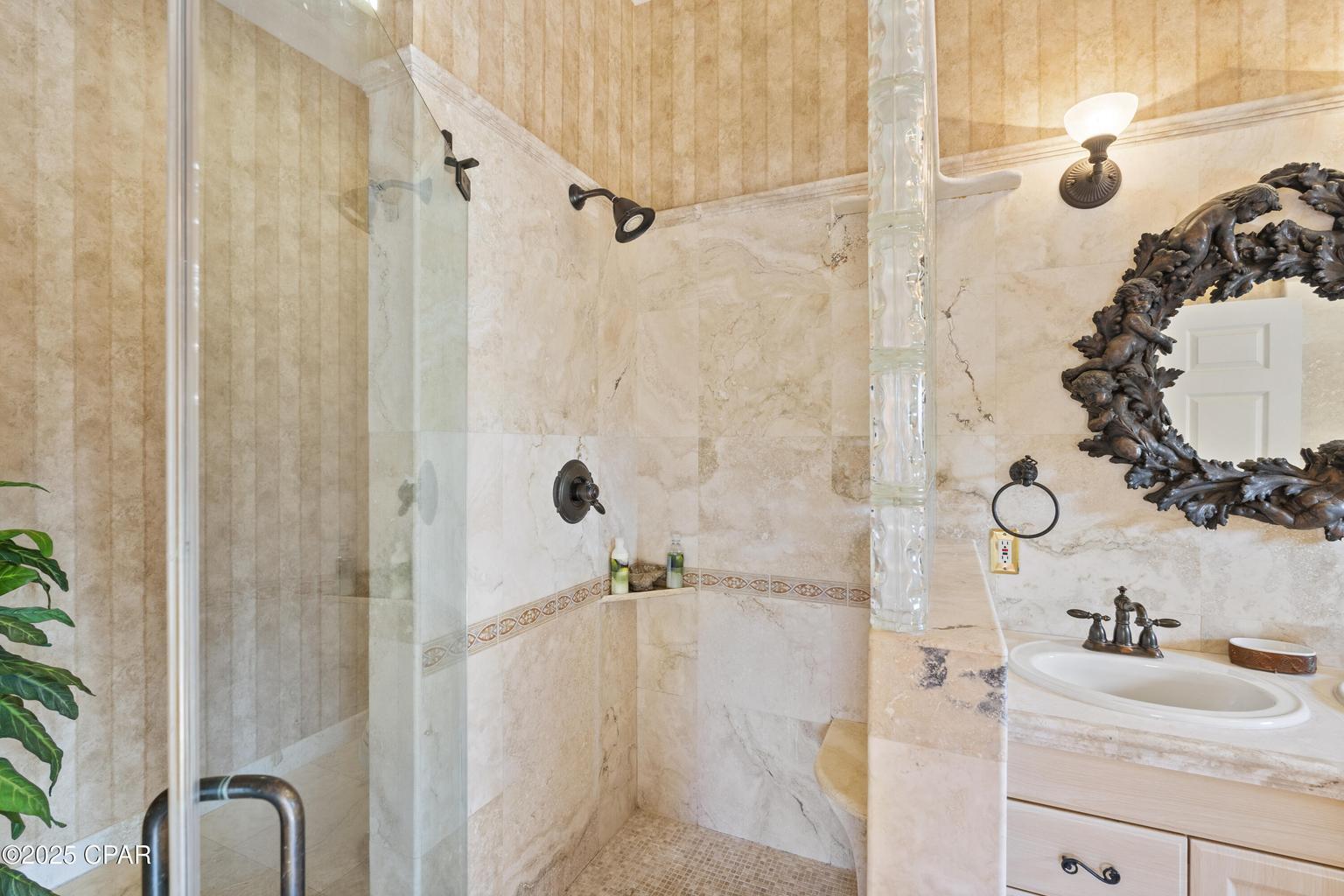 WHISPERING OAKS - Residential