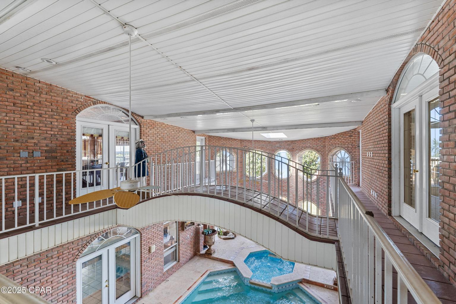 WHISPERING OAKS - Residential