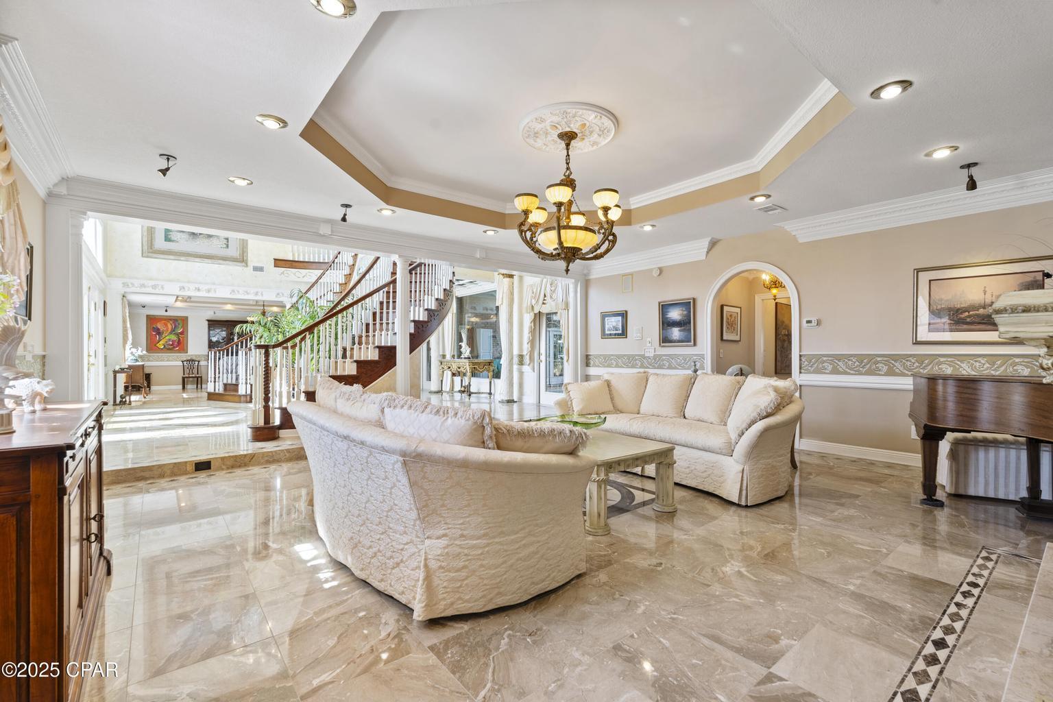 WHISPERING OAKS - Residential