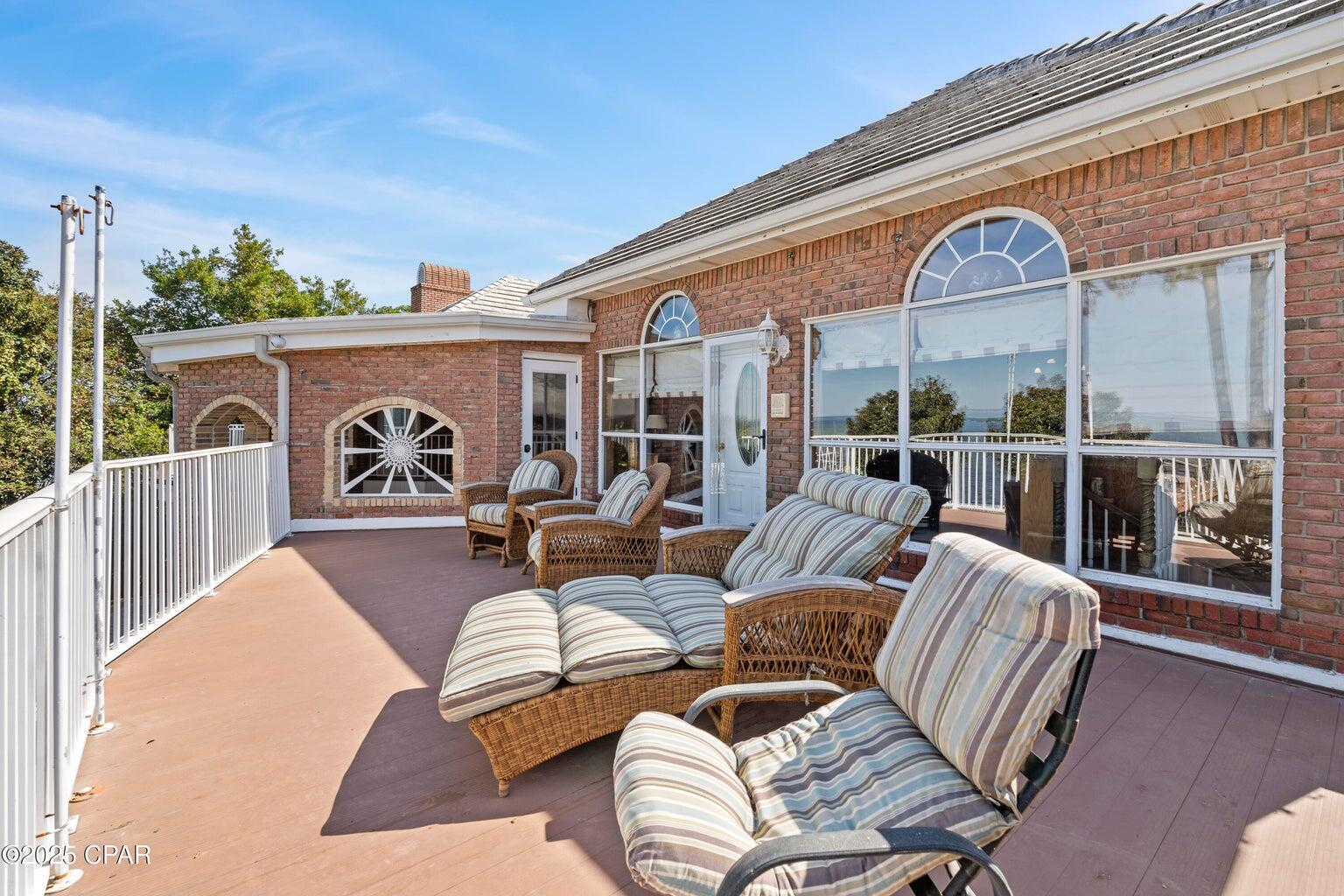 WHISPERING OAKS - Residential