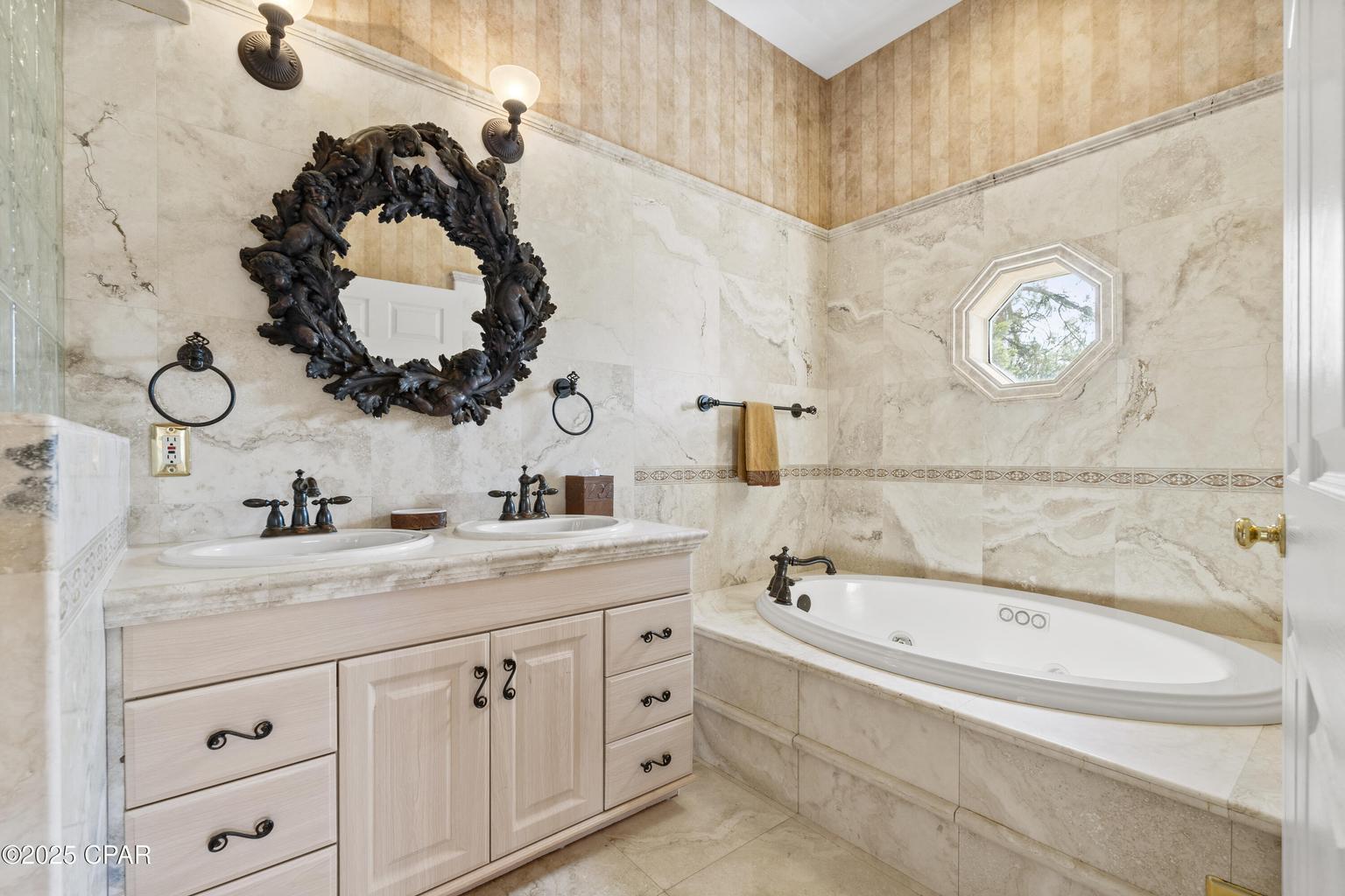 WHISPERING OAKS - Residential