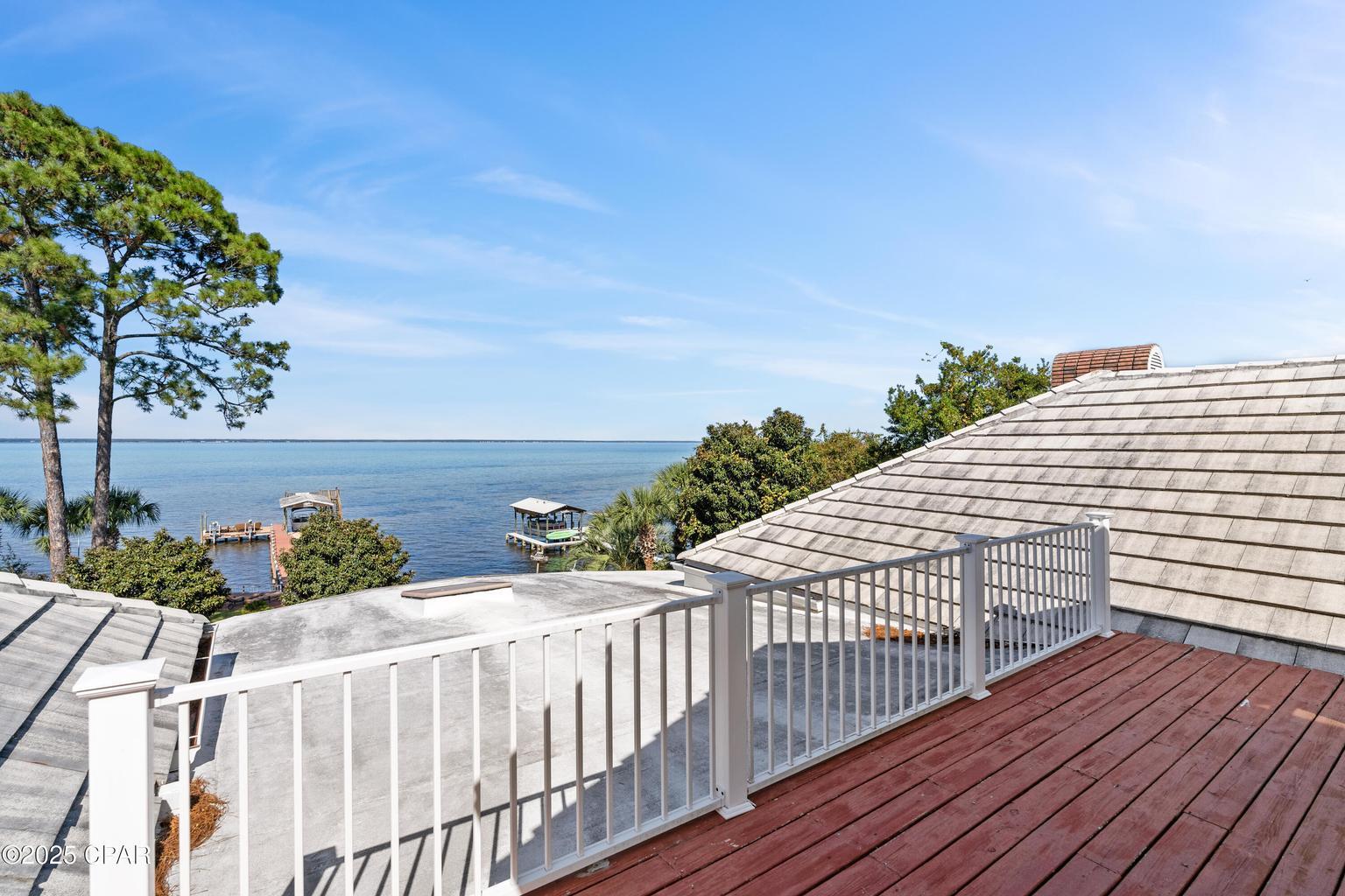 WHISPERING OAKS - Residential