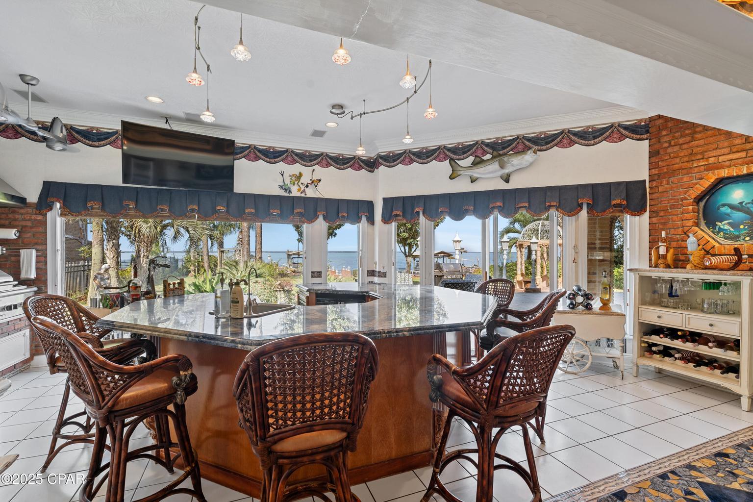 WHISPERING OAKS - Residential