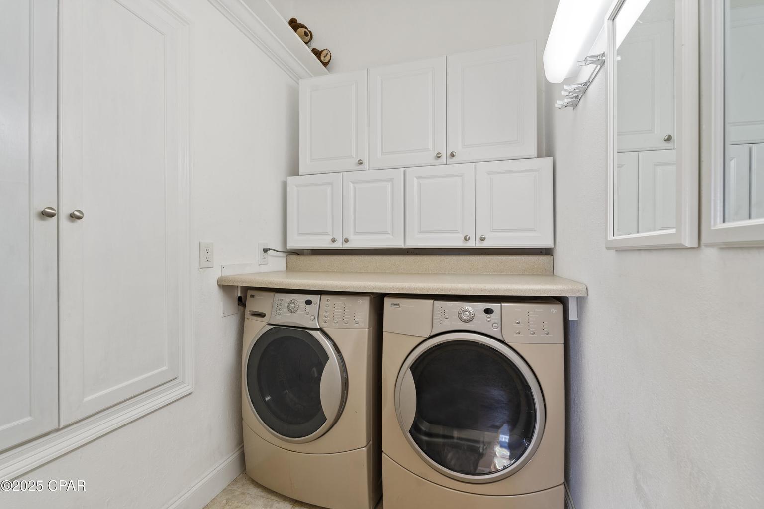 WHISPERING OAKS - Residential