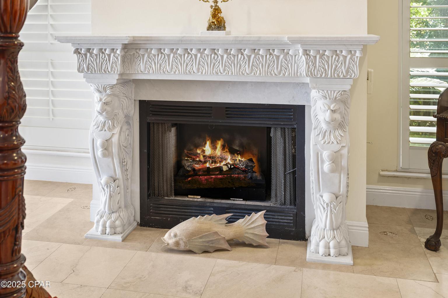 WHISPERING OAKS - Residential