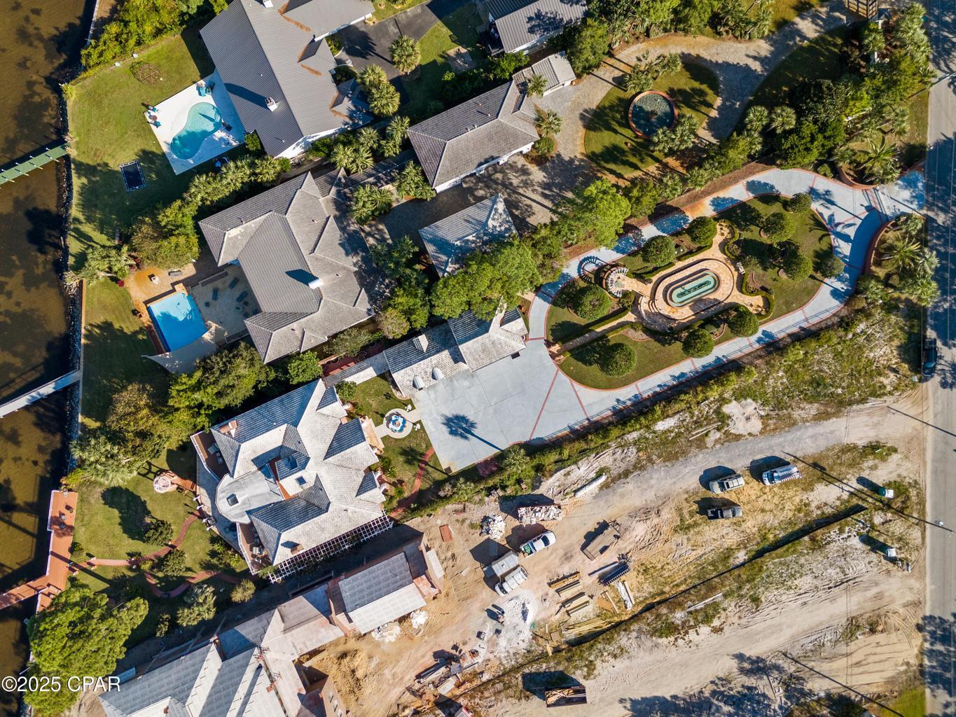 WHISPERING OAKS - Residential