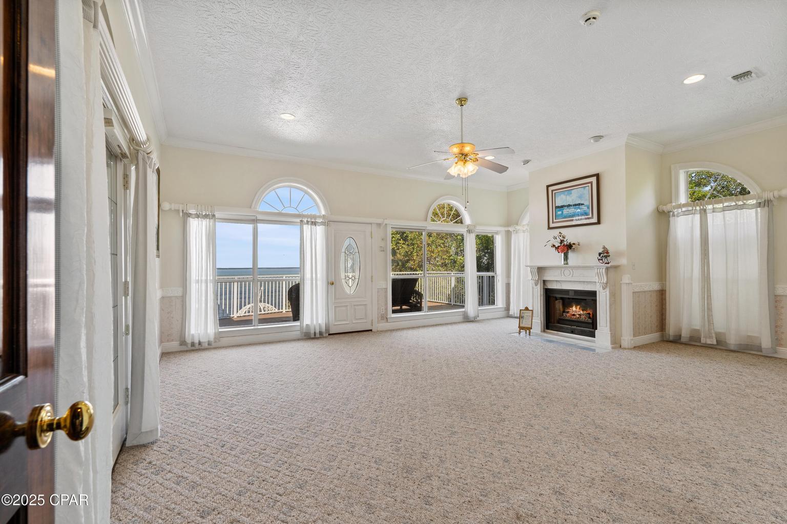 WHISPERING OAKS - Residential