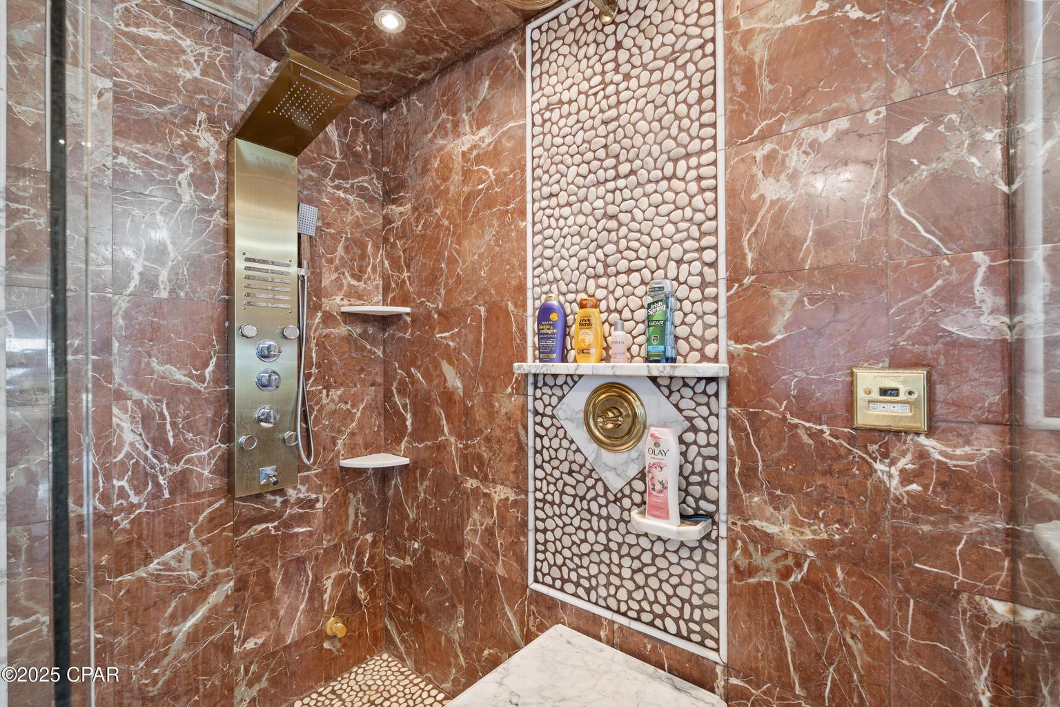 WHISPERING OAKS - Residential