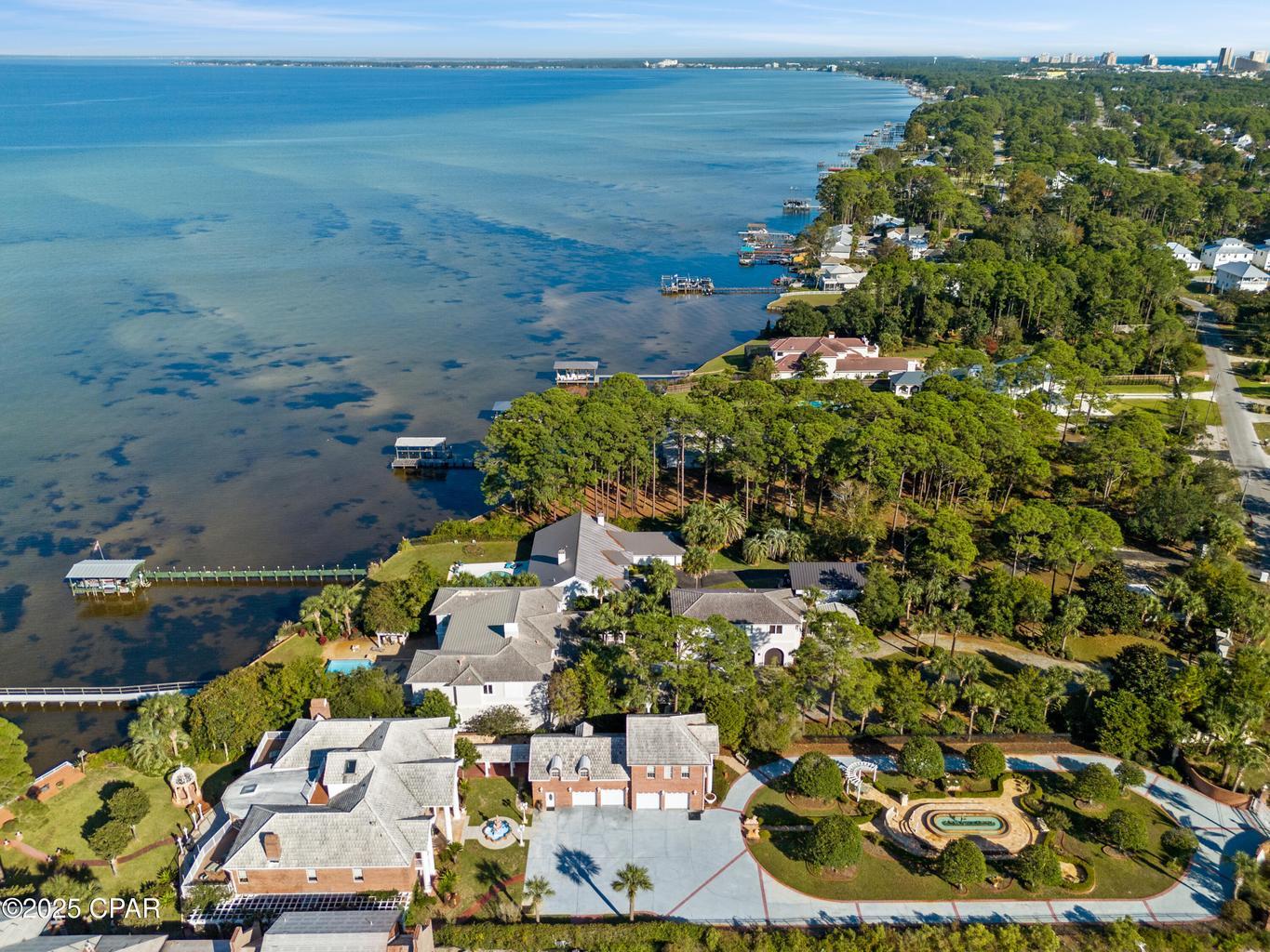 WHISPERING OAKS - Residential