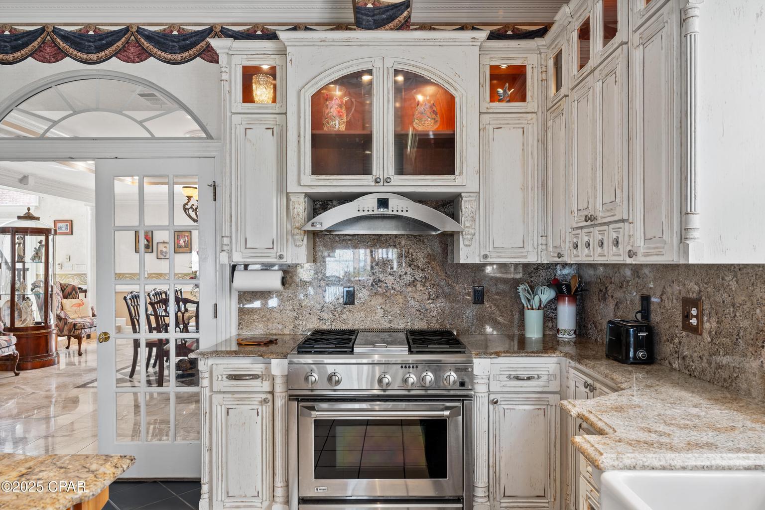 WHISPERING OAKS - Residential