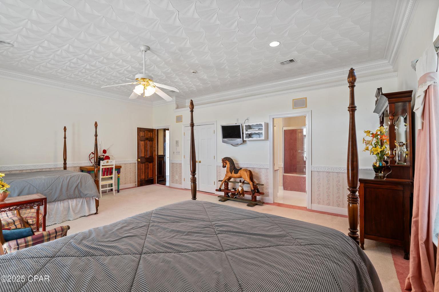 WHISPERING OAKS - Residential