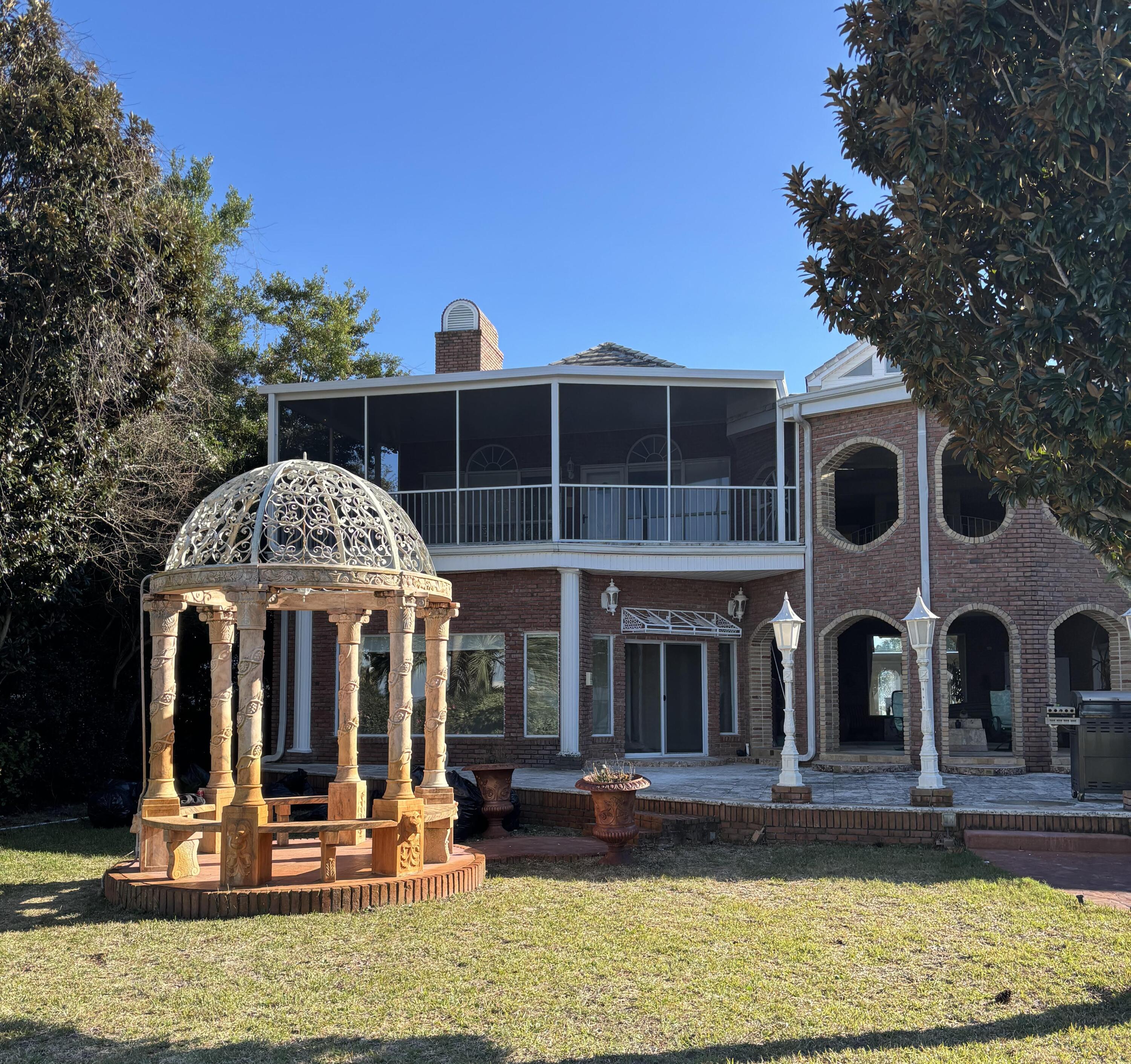 WHISPERING OAKS - Residential