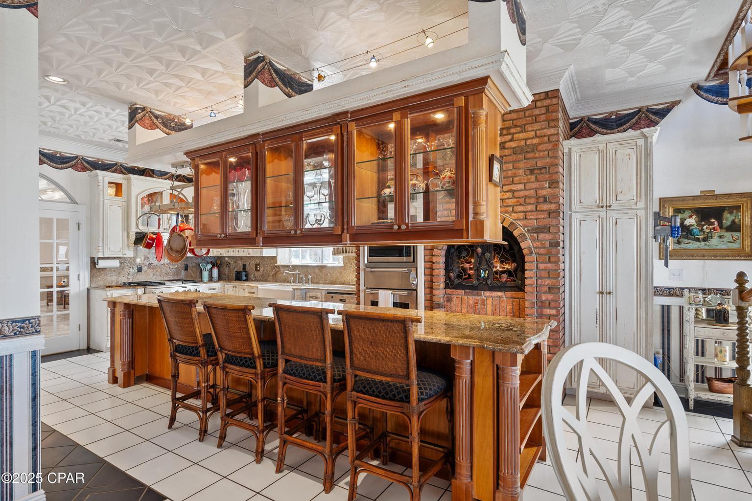 WHISPERING OAKS - Residential