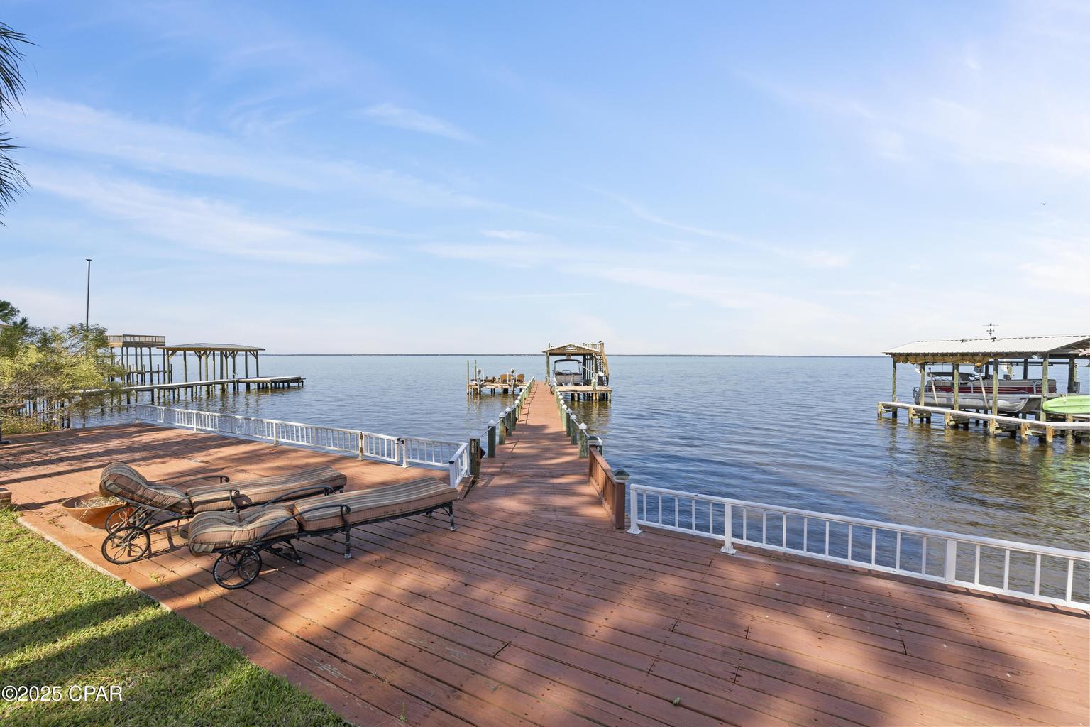 WHISPERING OAKS - Residential