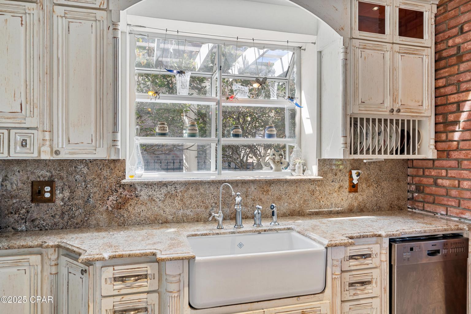 WHISPERING OAKS - Residential