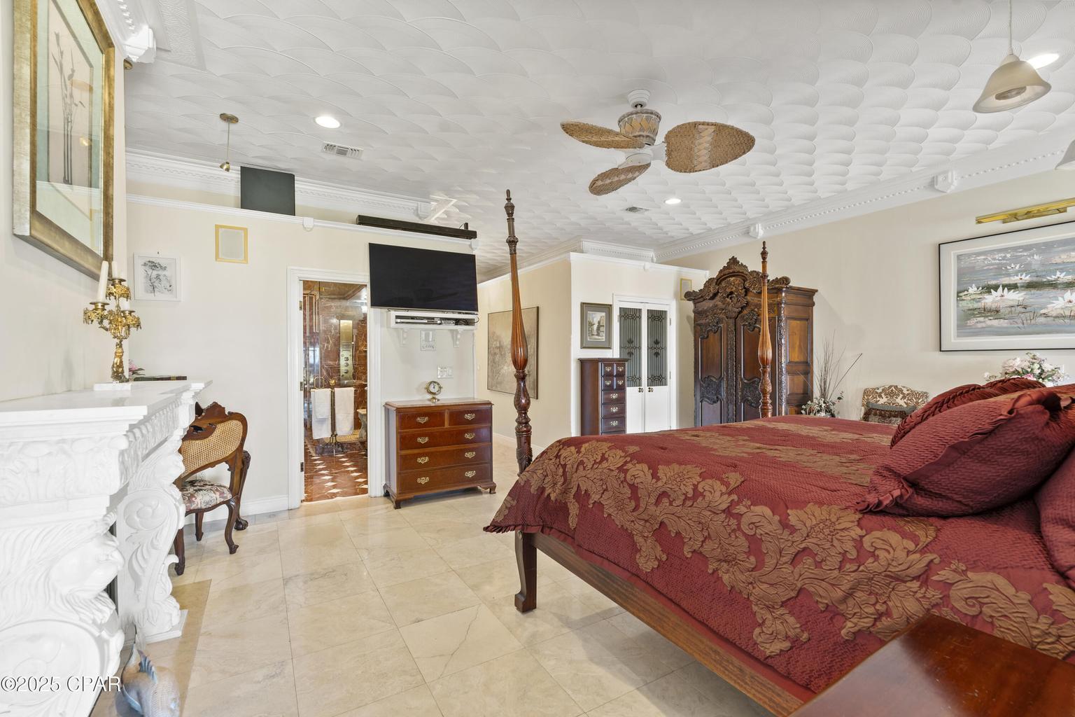 WHISPERING OAKS - Residential