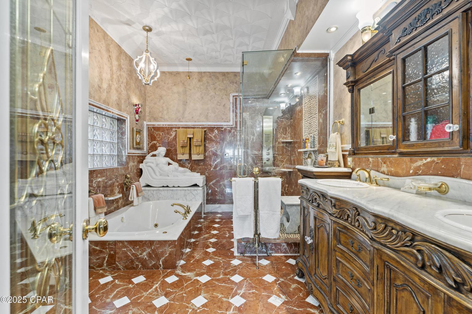 WHISPERING OAKS - Residential