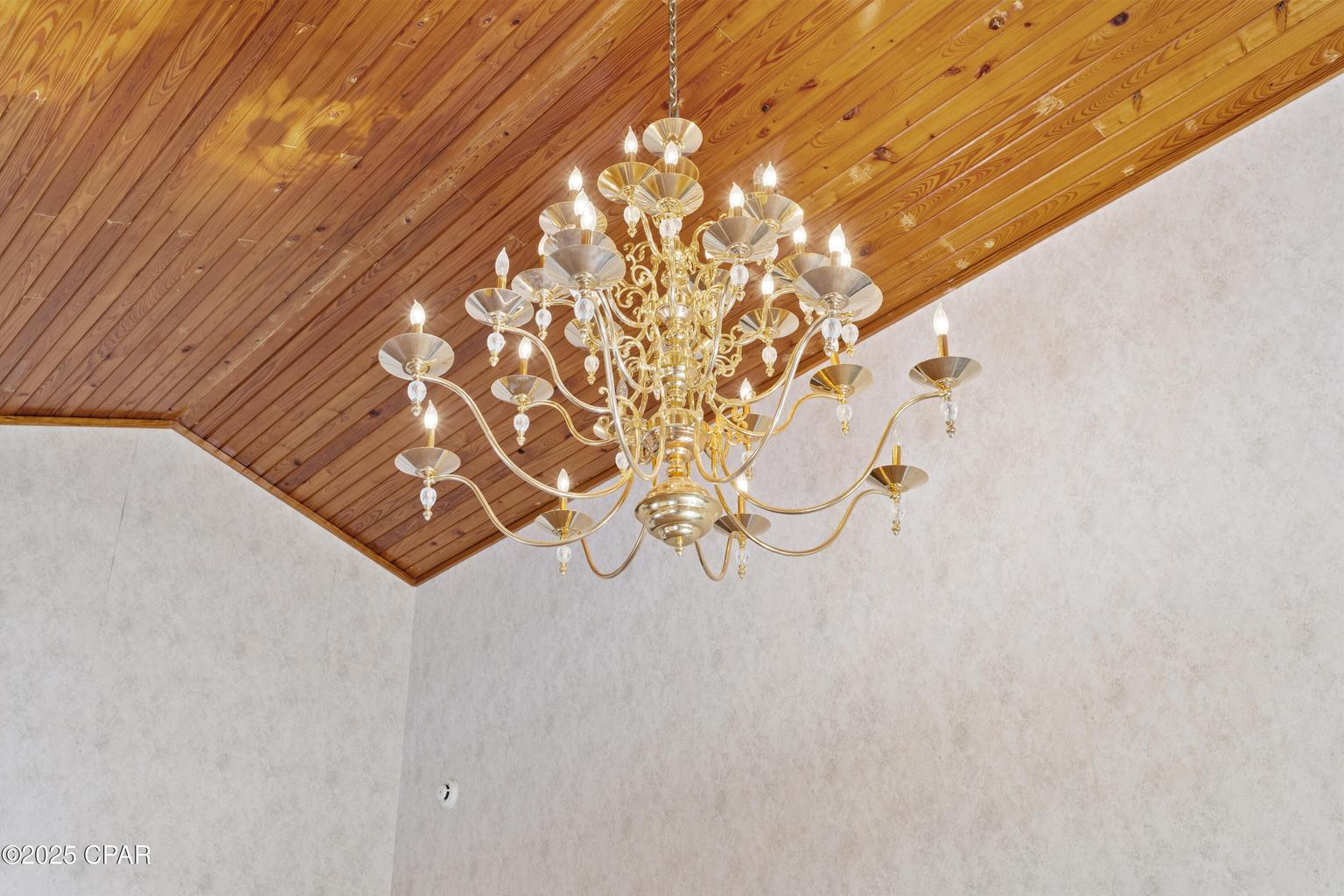 WHISPERING OAKS - Residential